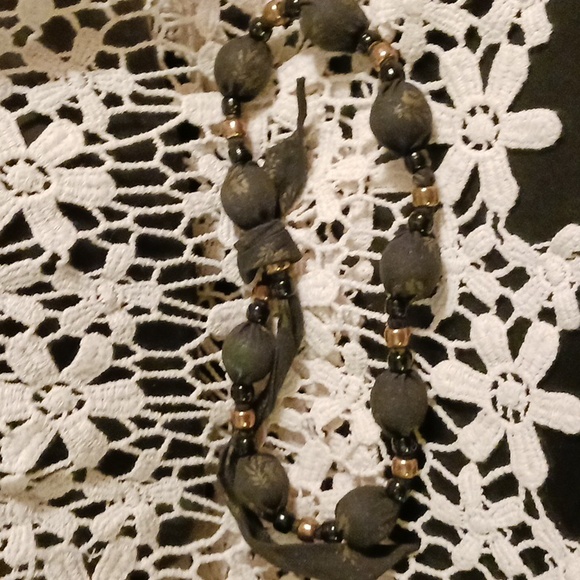 Choker & short  fab.necklace gold tone beads accent - Picture 4 of 5